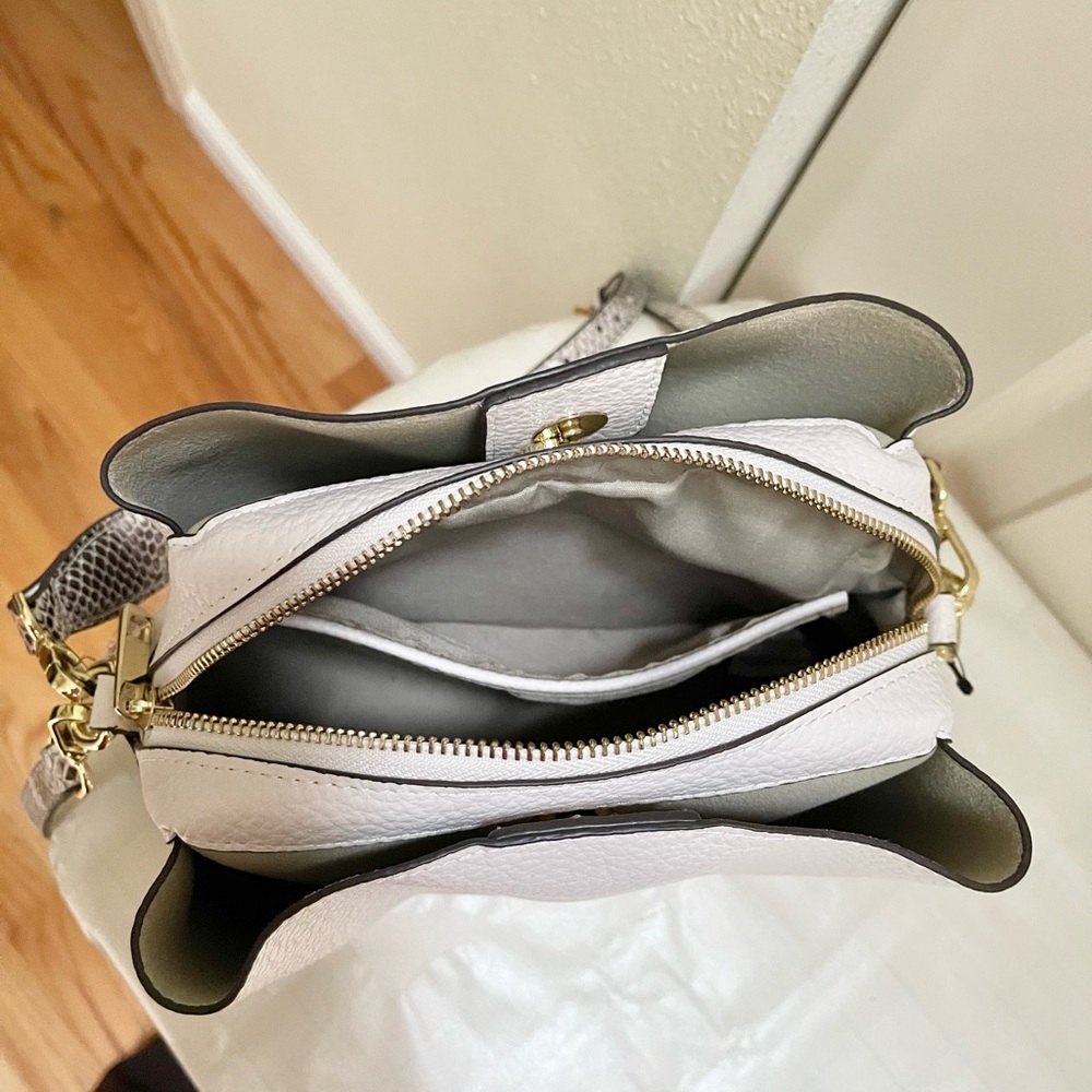 BNWT Sondra Roberts Squared vegan leather bag - Picture 11 of 16